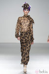Conjunto transparente con estampado animal de Elisa Palomino en la Madrid Fashion Week