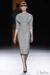 Vestido gris jaspeado de la colección otoño/invierno 2012/2013 de Juanjo Oliva