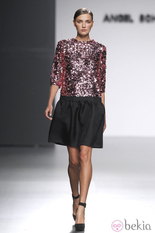 Camiseta de paillettes rosa de la colección otoño/invierno 2012/2013 de Ángel Schlesser