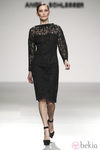 Vestido negro de encaje de Ángel Schlesser en Fashion Week Madrid