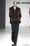 Abrigo de pelo de Ángel Schlesser en Fashion Week Madrid