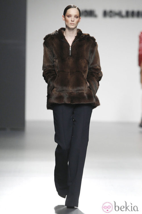 Abrigo de pelo de Ángel Schlesser en Fashion Week Madrid