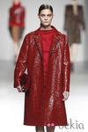 Abrigo de charol rojo de la colección otoño/invierno 2012/2013 de Ángel Schlesser