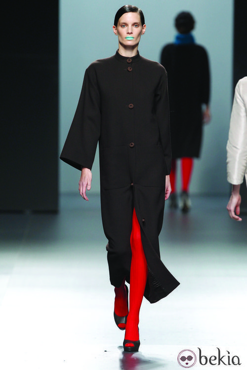 Abrigo largo de paño en color negro de la colección otoño/invierno 2012/2013 Lemoniez