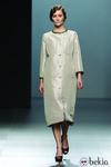 Abrigo minimal en color nude de la colección otoño/Invierno 2012/2013 de Lemoniez