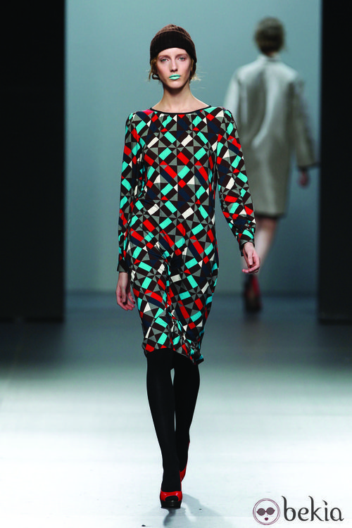 Vestido recto con estampado calendoscópico de la colección Otoño/Invierno 2012/2013 Lemoniez