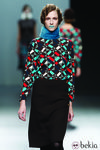 Falda de tubo negra con top calendoscópico de la colección Otoño/Invierno 2012/2013 Lemoniez