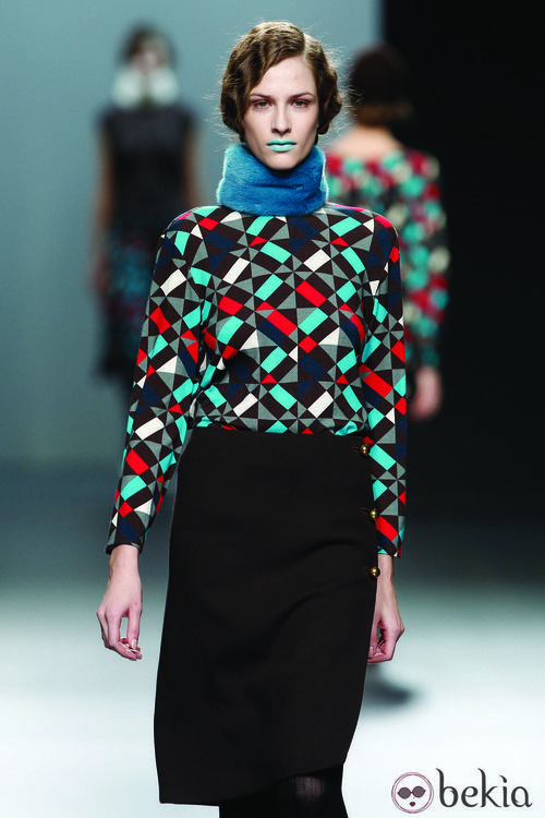 Falda de tubo negra con top calendoscópico de la colección Otoño/Invierno 2012/2013 Lemoniez