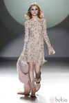 Vestido corto con pedrería de la colección otoño/invierno 2012/2013 de Teresa Helbig