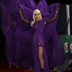 Lady Gaga vestida de Gucci en la premiere de 'House Of Gucci' en Londres