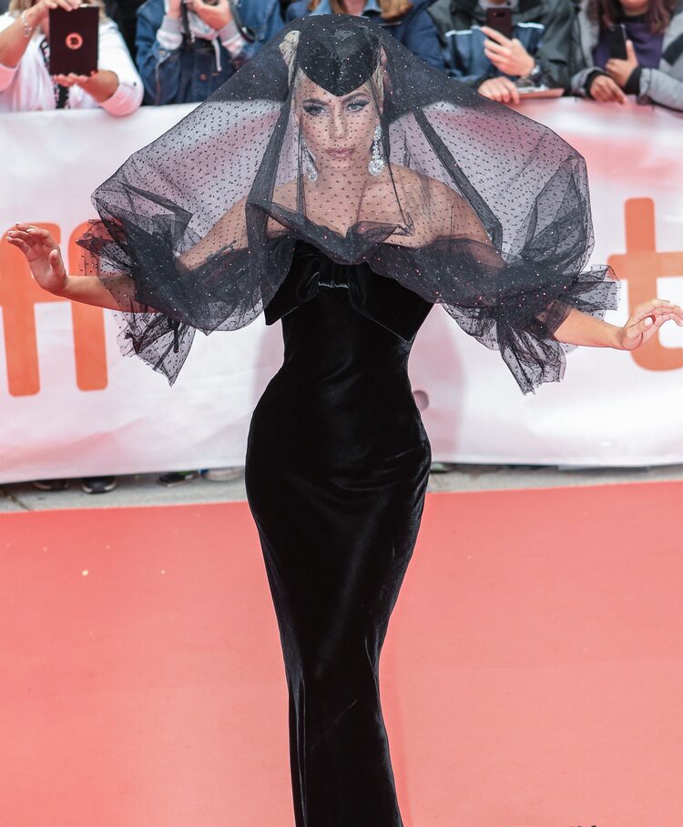 Lady Gaga de Armani Privé en la premiere de 'Ha nacido una estrella' en Toronto