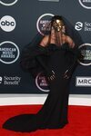 Cardi B de Schiaparelli en los AMA 2021