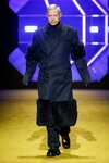 Jeff Goldblum desfilando para Prada otoño/invierno 2022/2023