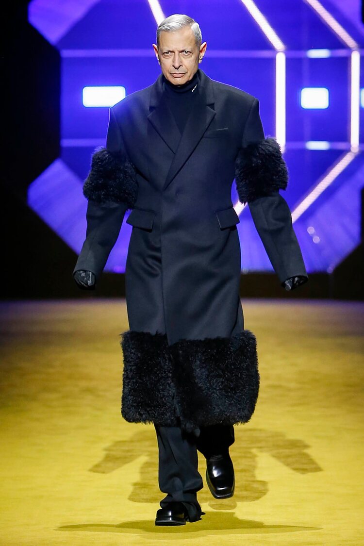 Jeff Goldblum desfilando para Prada otoño/invierno 2022/2023