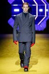 Tom Mercier desfilando para Prada otoño/invierno 2022/2023
