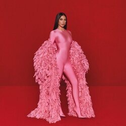 Look 1 de Kim Kardashian de Balenciaga en 'Saturday Night Live'