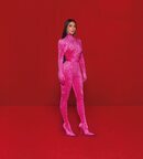 Look 2 de Kim Kardashian de Balenciaga en 'Saturday Night Live'