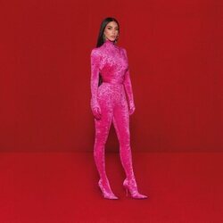 Look 2 de Kim Kardashian de Balenciaga en 'Saturday Night Live'