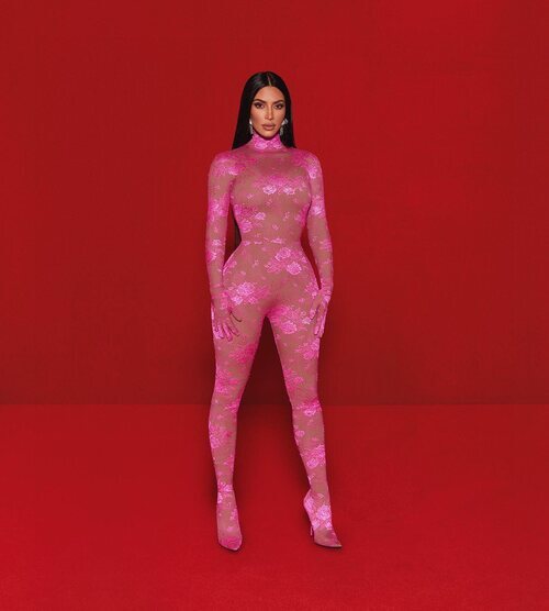 Look 3 de Kim Kardashian de Balenciaga en 'Saturday Night Live'