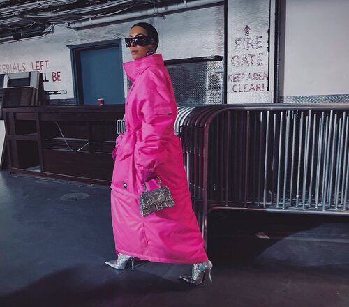 Kim Kardashian de Balenciaga en los ensayos de 'Saturday Night Live'