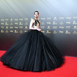 Milena Smit con diseño de Balmain en los Goya 2022