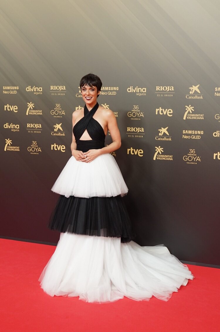Belén Cuesta con un diseño de Carolina Herrera en los Goya 2022