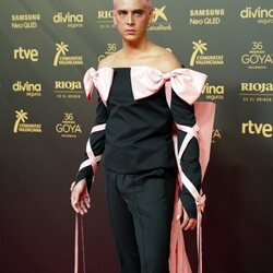 Eduardo Casanova con un look de Mans Concept en los Goya 2022