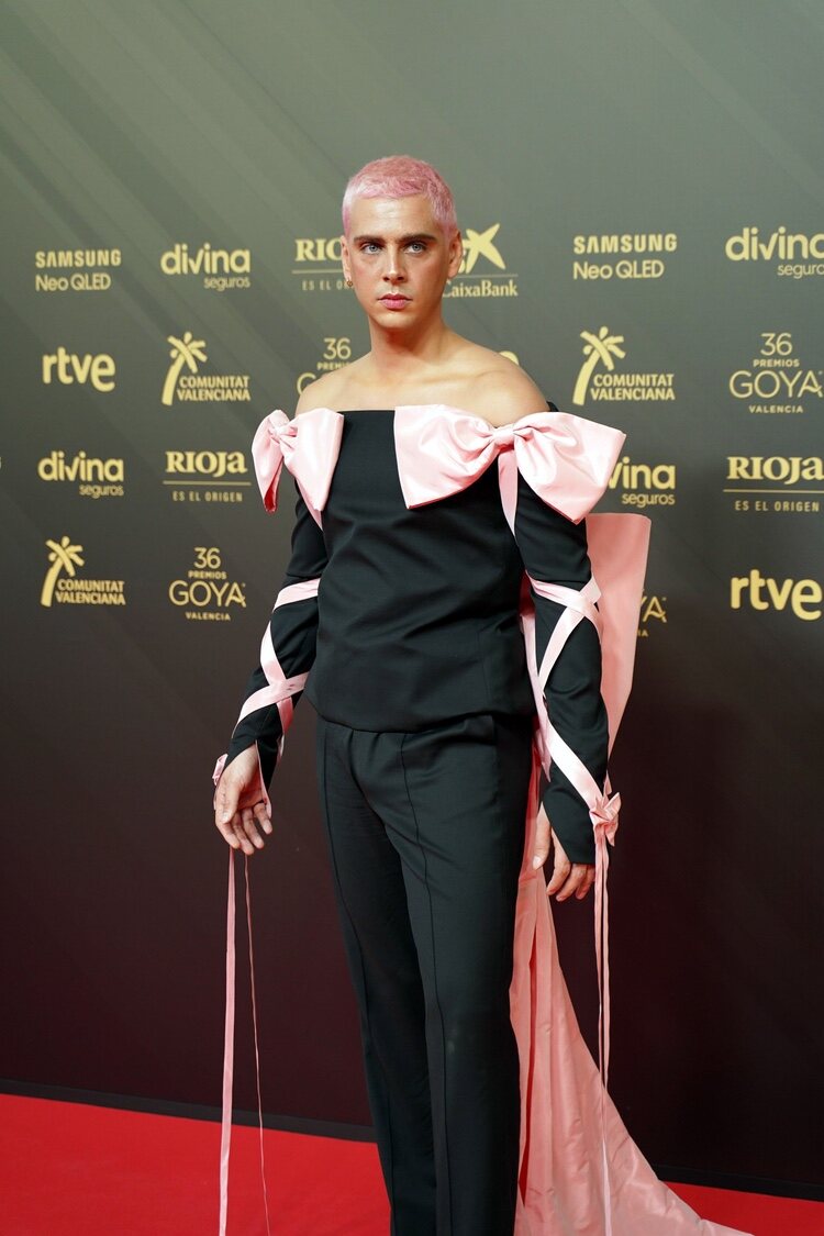 Eduardo Casanova con un look de Mans Concept en los Goya 2022
