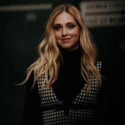 Chiara Ferragni a su llegada al desfile otoño/invierno 2022 de Carolina Herrera en la NYFW