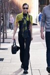 Bella Hadid llegando al desfile de Fendi o/i 2022/2023 en Milán