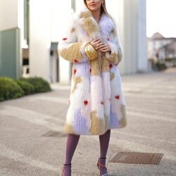 Chiarra Ferragni llegando al desfile de Fendi o/i 2022/2023 en Milán