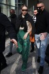 Gigi Hadid tras el desfile de Max Mara o/i 2022/2023 en Milán