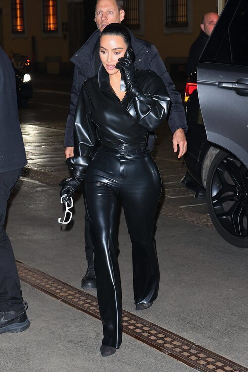 Kim Kardashian durante la Semana de la Moda otoño/invierno 2022/2023 de Milán
