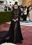 Vanessa Hudgens de Moschino en la MET Gala 2022