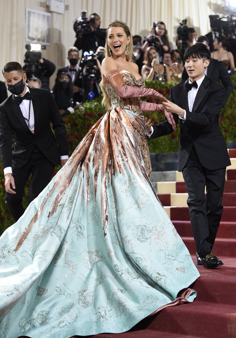 Blake Lively vestida de Versace en la MET Gala 2022