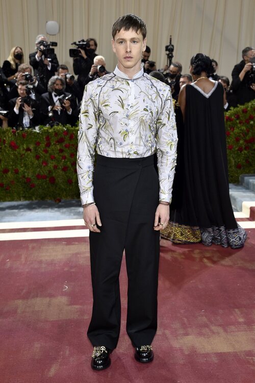 Harris Dickinson en la MET Gala 2022