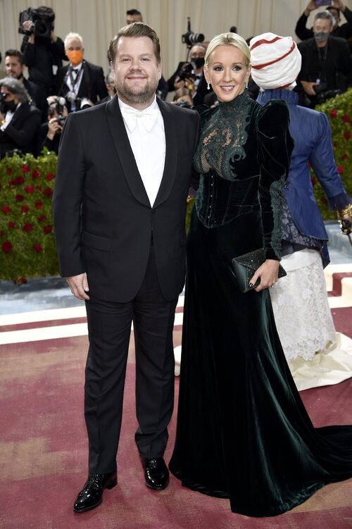 James Corden y Julia Carey en la MET Gala 2022