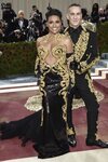 Ariana DeBose y Jeremy Scott en la MET Gala 2022