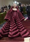 Gigi Hadid de Versaceen la MET Gala 2022