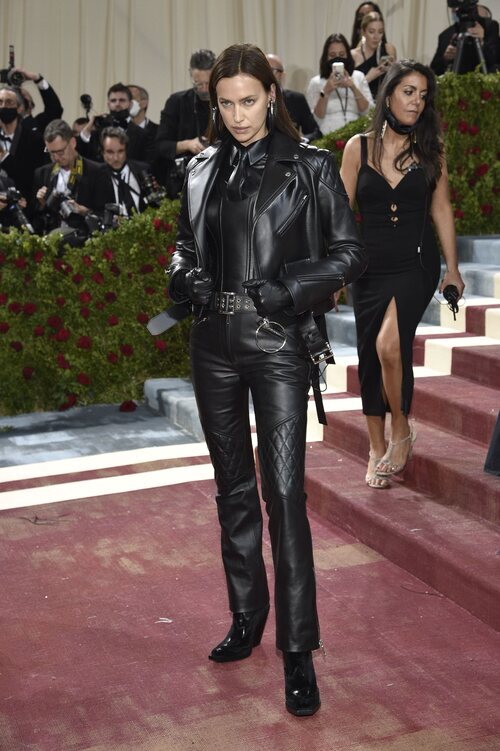 Irina Shayk de Burberry en la MET Gala 2022