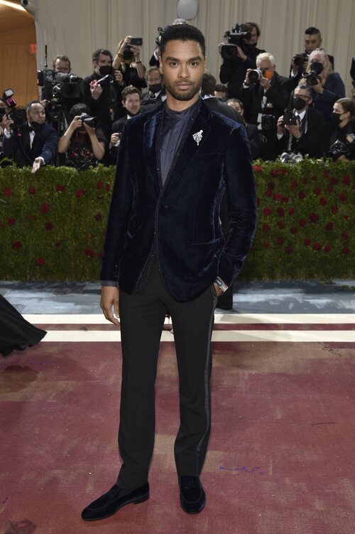 Rege-Jean Page en la MET Gala 2022