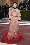 Awkwafina de Gucci en la MET Gala 2022