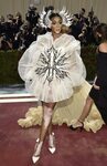 Winnie Harlow de Iris Van Herpen en la MET Gala 2022