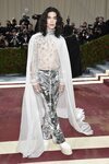 Conan Gray de Valentino en la MET Gala 2022