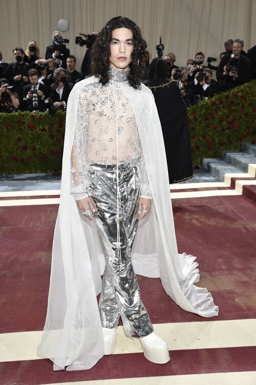 Conan Gray de Valentino en la MET Gala 2022