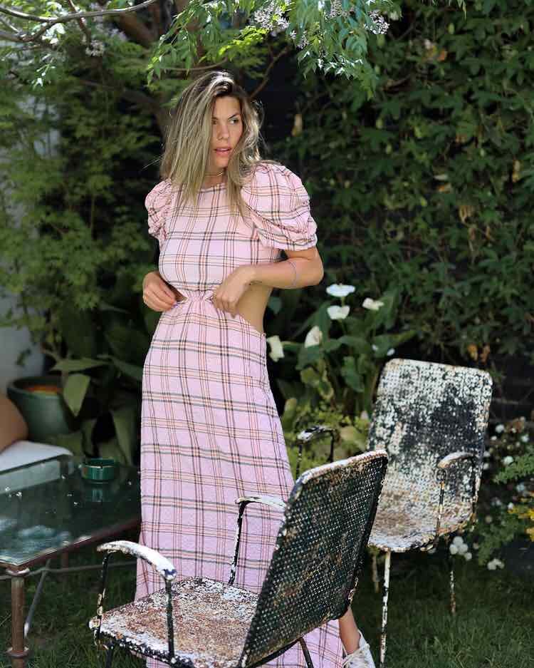 Laura Matamoros con un vestido de Name The Brand
