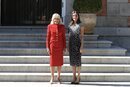 La Reina Letizia vestida de José Hidalgo durante su encuentro con Jill Biden por la OTAN