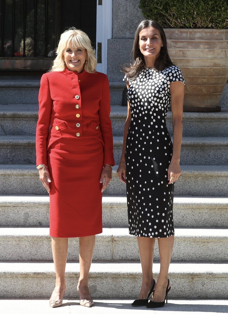 La Reina Letizia vestida de José Hidalgo durante su encuentro con Jill Biden por la OTAN