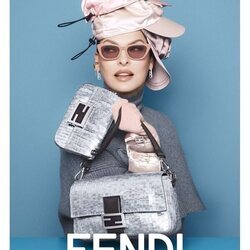 Linda Evangelista en la campaña del 25 aniversario del bolso Baguette de Fendi