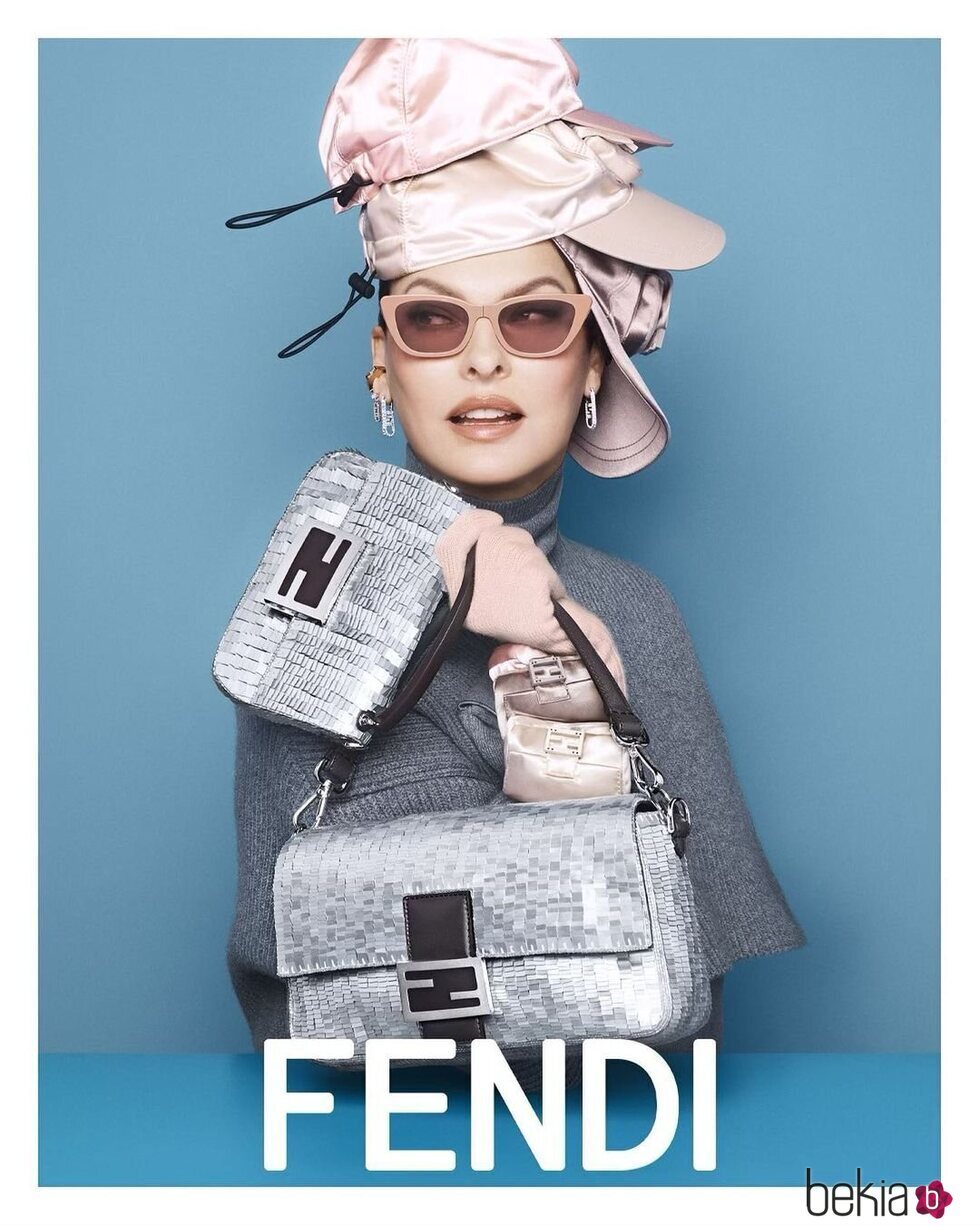 Linda Evangelista en la campaña del 25 aniversario del bolso Baguette de Fendi